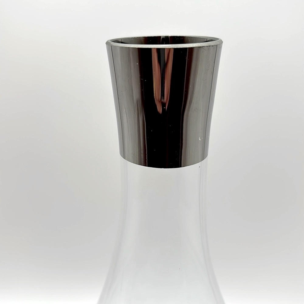 NEW Viski Liquor Wine Decanter with chrome band glass stopper holds 60 oz - Picture 6 of 7